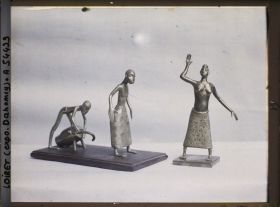 Image représentant Exposition d'art africain, figurines de danseuses et musicien