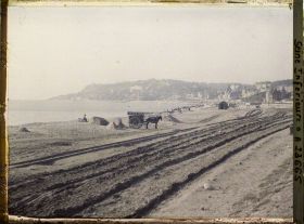 Image représentant Le Cap de la Hève et Sainte-Adresse, vue d'ensemble prise du boulevard Maritime
