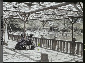 Image représentant Shiba-koen (parc de Shiba) : entrée du sanctuaire shintô Benzaitei