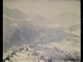 Image représentant Vue prise de Brévent (2532m) Mt Voirassoy, Col et Pic du Tricot, Mt Joly, au 1 er plan, l'aiguillette, dans le fond, les Grandes Rousses.