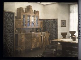 Image représentant L'Exposition des arts décoratifs, Section de la Pologne, sur le Cours-la-Reine, salle à manger, mobilier de Jastrzebowski