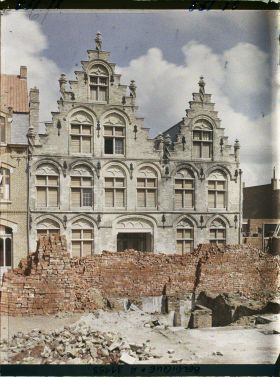 Image représentant Belgique, Ypres, L'Hôtel de Gani entièrement reconstruit