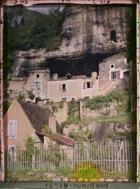 Image représentant France, Girauteaux, Les Girauteaux village entier d'abris sous roches de la vallée de la Beune