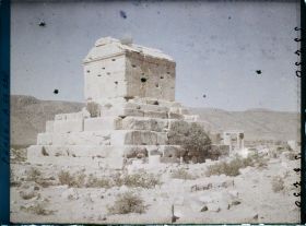 Image représentant Le tombeau de Cyrus II (vers 530 avant JC.)