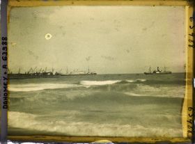 Image représentant Bateaux arrivant au wharf