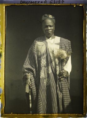 Image représentant Buste du roi Agouloyé (Nagô) et les insignes de pouvoirs