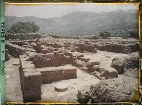 Image représentant Le palais. Dans le quartier nord du palais. Un escalier d'accès au premier étage