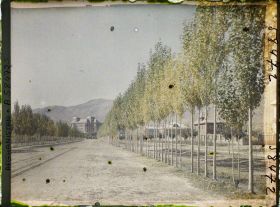 Image représentant L'avenue reliant Kaboul à Dar-Ul-Aman (actuel boulevard Dar-Ul-Aman, vers la nouvelle capitale  )