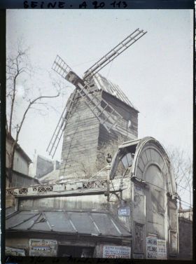 Image représentant Le moulin de la Galette, à l'angle des rues Lepic et Girardon
