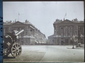 Image représentant La place de la Concorde décorée pour les fêtes de la Victoire des 13 et 14 juillet