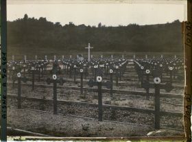 Image représentant France, Soupir, Le Cimetière Italien par la pluie