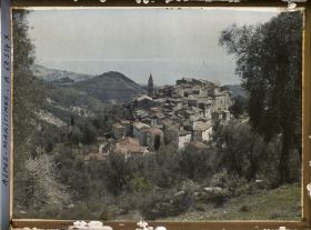 Image représentant Le village, vu en direction de la mer