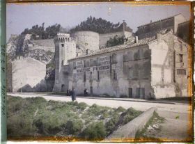 Image représentant Partie des fortifications donnant sur le Rhône