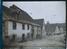Image représentant France, Marmoutier, La rue qui conduit vers Strasbourg avec, dans le fond, l'Eglise