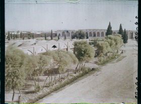 Image représentant La façade de l'autre côté du Palais des Gouverneurs