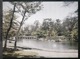 Image représentant Le palais impérial Sento (Sento-gosho) : le bassin sud et la plage de galets