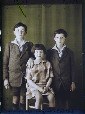 Image représentant Les  https://musee-albert-kahn.s-museum.fr/home/NWQ2OTAwYzNmYjZlZTk1ZWQwODJmMjY4L2dlbmVyaWMtbm90aWNlLXRhYi9hdXRob3JpdHkvNjE3YTc5ZjVjZjhiODk2OGIzMzM3ZDIx/5d6900c3fb6ee95ed082f268/generic-notice-tab/authority/617a79ebcf8b8968b33367f7 enfants Bartholin