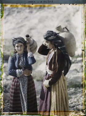 Image représentant Jeunes femmes kurdes