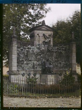 Image représentant Le monument à Ingres, promenade des Carmes