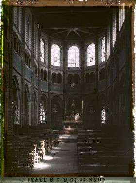 Image représentant L'intérieur de la nef de l'église Saint-Aignan