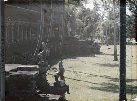 Image représentant Un segment de la galerie pourtournante rectangulaire formant la base du temple-montagne