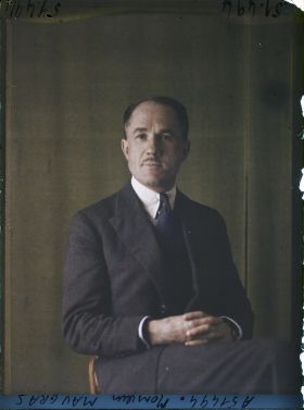 Image représentant https://musee-albert-kahn.s-museum.fr/home/NWQ2OTAwYzNmYjZlZTk1ZWQwODJmMjY4L2dlbmVyaWMtbm90aWNlLXRhYi9hdXRob3JpdHkvNjE3YTc5ZjVjZjhiODk2OGIzMzM3ZDIx/5d6900c3fb6ee95ed082f268/generic-notice-tab/authority/617a79ebcf8b8968b3337362 Monsieur Roger Maugras