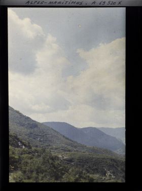 Image représentant Panorama d'une succession de monts cultivés et arborés