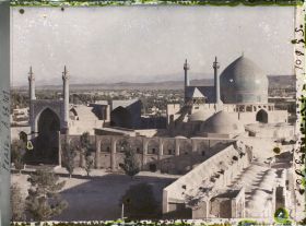 Image représentant La Masjid-i-Chah (mosquée du Chah), côté sud de la Meydan-i-Chah