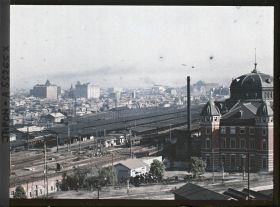 Image représentant L'angle nord de la gare centrale, panorama sur le sud est de la ville vers le quartier de Kiyobashi et Ginza