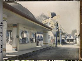 Image représentant L'Exposition des arts décoratifs, le Village du Jouet, quai d'Orsay