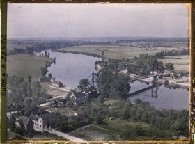 Image représentant La Seine vue du Château Gaillard vers l'amont et le pont suspendu