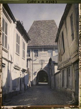 Image représentant L'entrée de l'Hôtel de Ville, vue de la rue Sainte-Foy