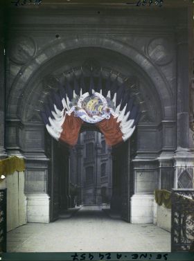 Image représentant Décorations à l'Hôtel de Ville pour le Cinquantenaire de la IIIe République