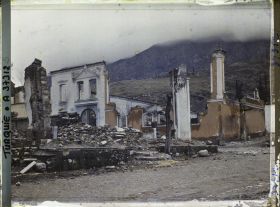 Image représentant Une école de filles incendiée