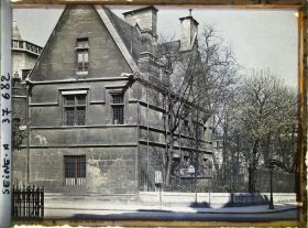 Image représentant Le musée de Cluny rue du Sommerard (actuelle place Paul-Painlevé)