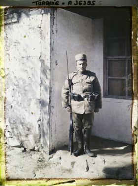 Image représentant Gendarme turc "en nouvelle tenue"