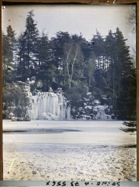Image représentant Cascade gelée au bois de Boulogne