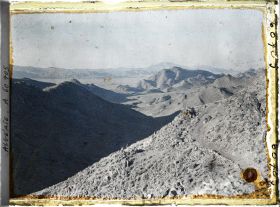 Image représentant Chaînes de montagnes avec à droite, la piste