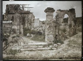 Image représentant France, Sancy, Ruines de l'Eglise vues de l'entrée du Cimetière