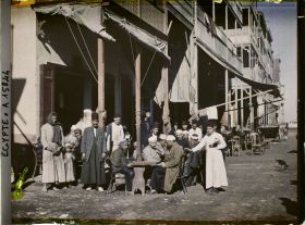 Image représentant Groupe d'hommes au café