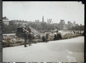 Image représentant Le marché aux fleurs de la place Louis-Lépine sur l'île de la Cité, quai de la Corse