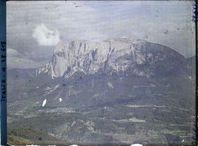 Image représentant Le mont Schlern (ou mont Sciliar, 2563 mètres) pris depuis le village de Klobenstein