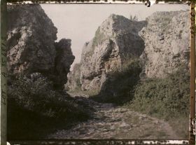 Image représentant France, Capdenac (Lot), Arrivée de Capdenac le haut par la voie romaine passage au rocher