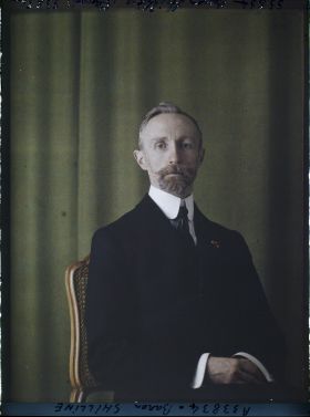 Image représentant Le  https://musee-albert-kahn.s-museum.fr/home/NWQ2OTAwYzNmYjZlZTk1ZWQwODJmMjY4L2dlbmVyaWMtbm90aWNlLXRhYi9hdXRob3JpdHkvNjE3YTc5ZjVjZjhiODk2OGIzMzM3ZDIx/5d6900c3fb6ee95ed082f268/generic-notice-tab/authority/617a79ebcf8b8968b33377e5 baron Shilling