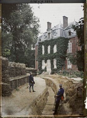 Image représentant France, Conchy-les-Pots, Les Château des loges à 80 m des lignes allemandes & servant aux 2 à tour de rôle (d'où vient sa conservation)