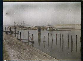 Image représentant Belgique, Zee Brugge, La sortie du Chenal, en premier plan l'Ephigeni