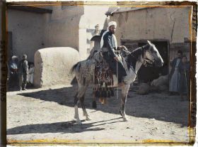 Image représentant Un chef de village druze à cheval