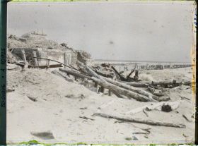 Image représentant Belgique, Nieuport les Bains, Rive gauche de l'Yser, vue vers l'estacade et Nieuport ville
