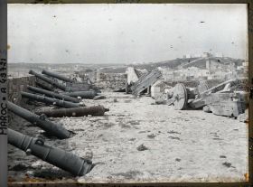 Image représentant Canons sur les remparts du Dar el-Bahar (" château de la mer ")