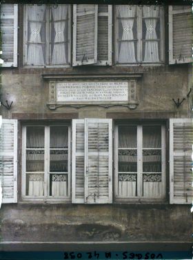 Image représentant France, St Dié, Maison où fut imprimée la Cosmographiae l'Inscription